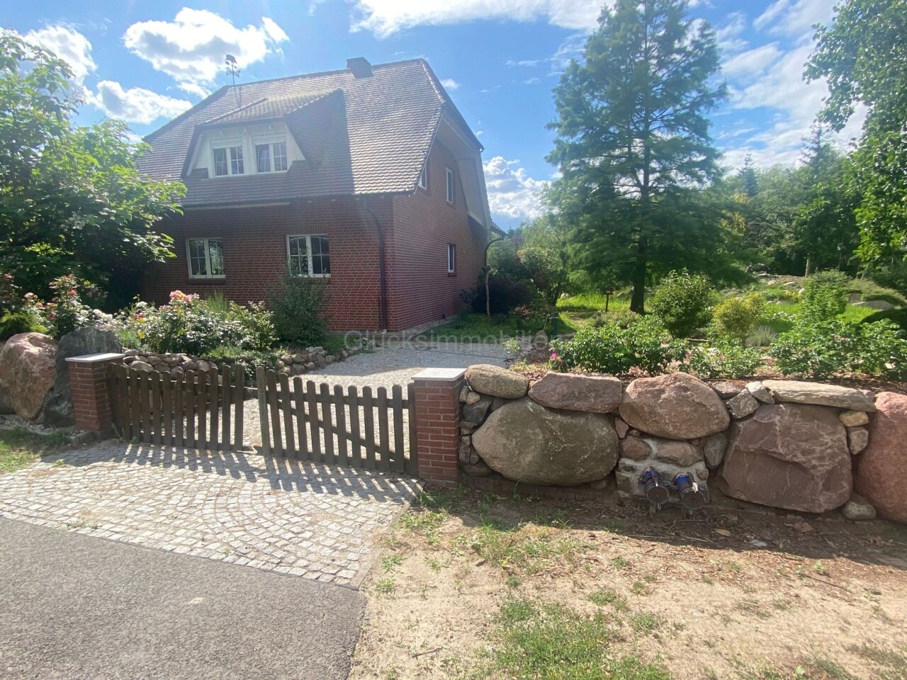 Großzügiges Traumanwesen mit herrlichem Teich im Westhavelland