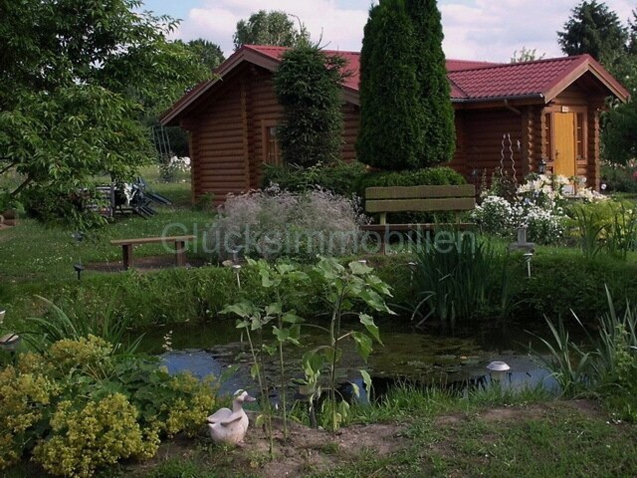 Idyllischer Gartenteich Idyllischer Gartenteich